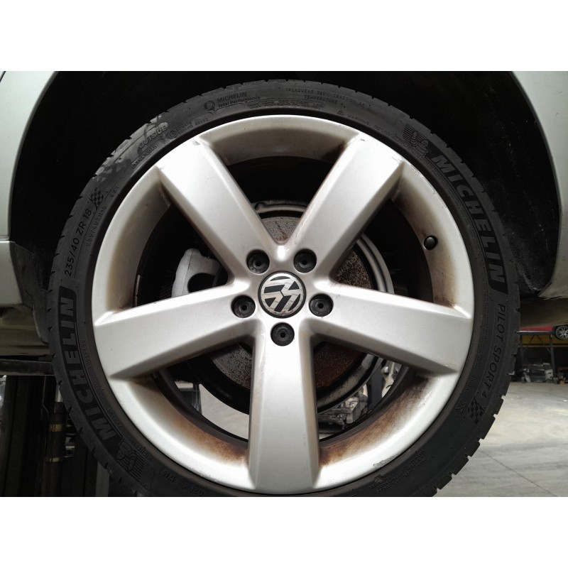 Recambio de llanta para volkswagen passat cc passat cc referencia OEM IAM 235/40/18  
