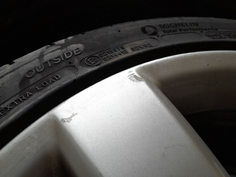 Recambio de llanta para volkswagen passat cc passat cc referencia OEM IAM 235/40/18  