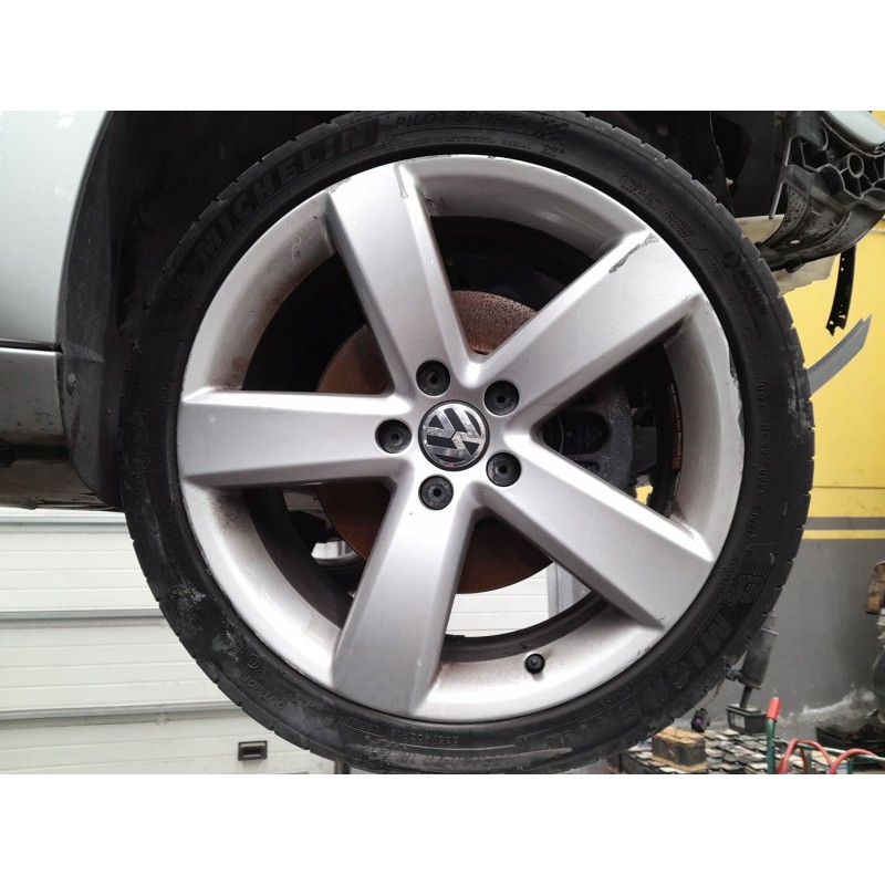 Recambio de llanta para volkswagen passat cc passat cc referencia OEM IAM 235/40/18  