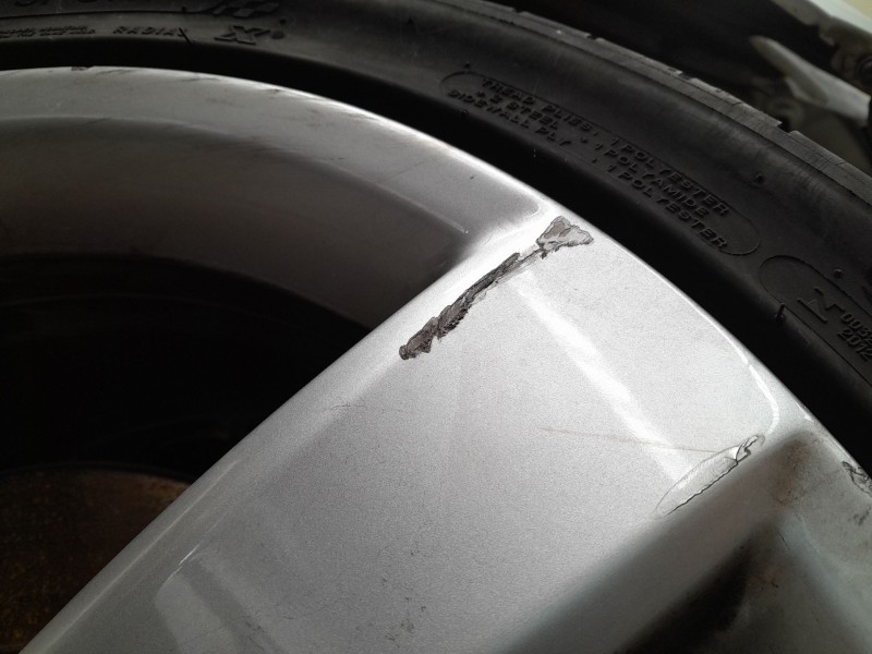 Recambio de llanta para volkswagen passat cc passat cc referencia OEM IAM 235/40/18  