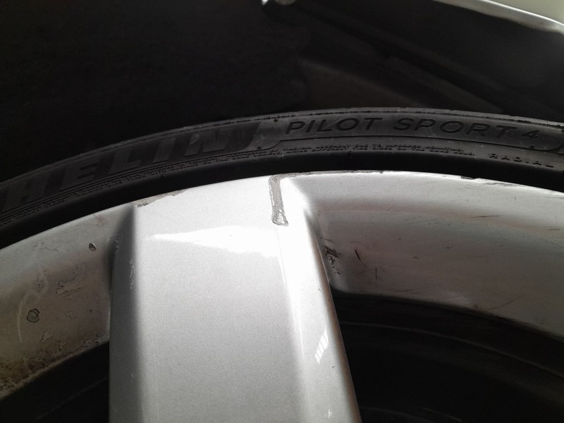 Recambio de llanta para volkswagen passat cc passat cc referencia OEM IAM 235/40/18  