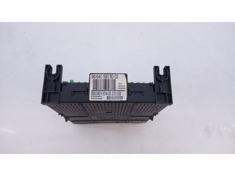 Recambio de caja reles / fusibles para peugeot 407 (6d_) 2.0 hdi (6drhrh) referencia OEM IAM 966405908002  