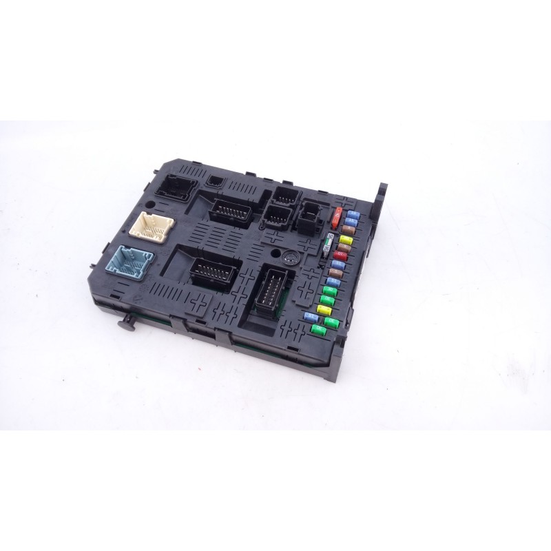 Recambio de caja reles / fusibles para peugeot 5008 referencia OEM IAM 966405908002  
