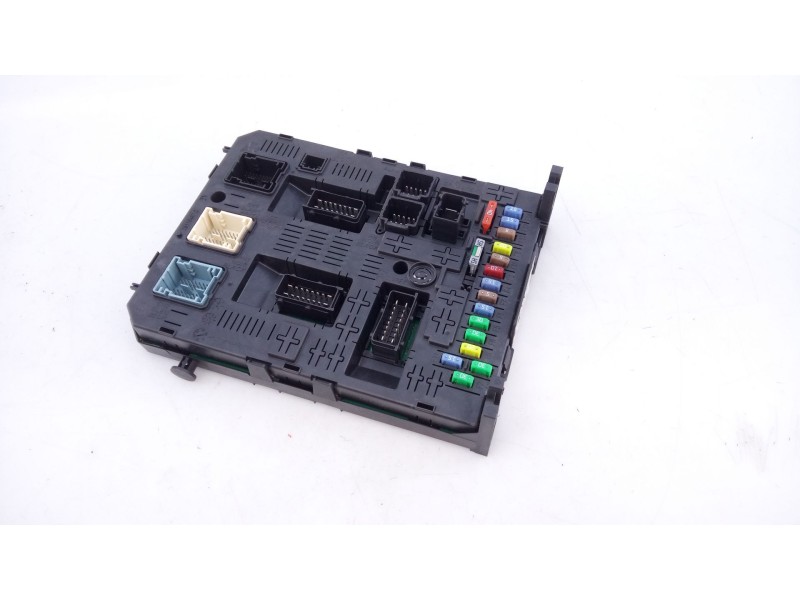Recambio de caja reles / fusibles para peugeot 5008 referencia OEM IAM 966405908002  