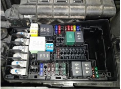 CAJA RELES / FUSIBLES 