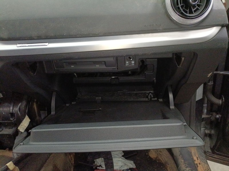 Recambio de guantera para audi q2 (gab, gag) 35 tfsi referencia OEM IAM   