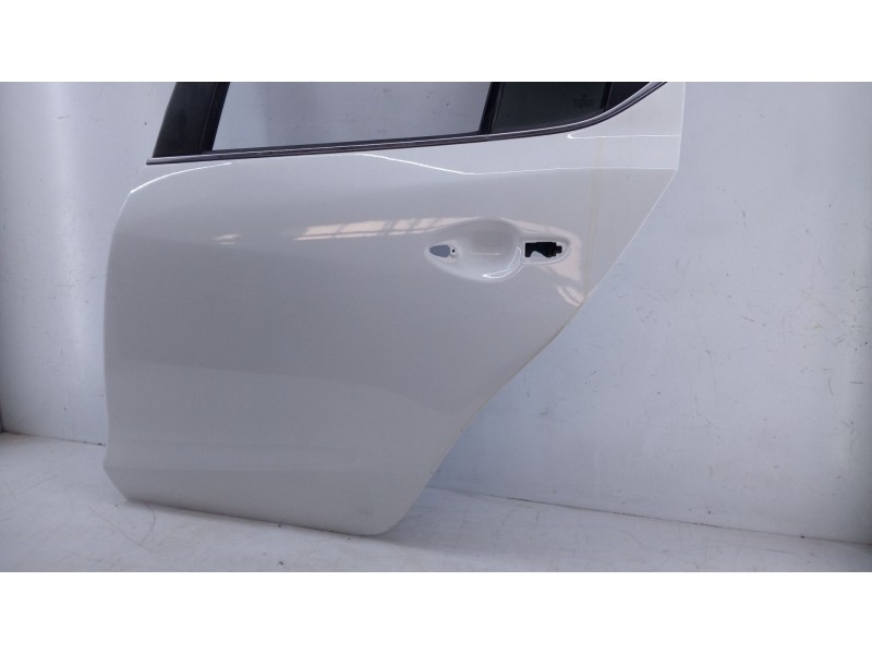 Recambio de puerta trasera izquierda para mazda 3 lim. () evolution referencia OEM IAM   