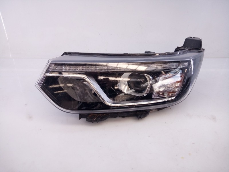 Recambio de faro izquierdo para ssangyong tivoli 1500 tgdi 135 cv / 99 kw referencia OEM IAM   