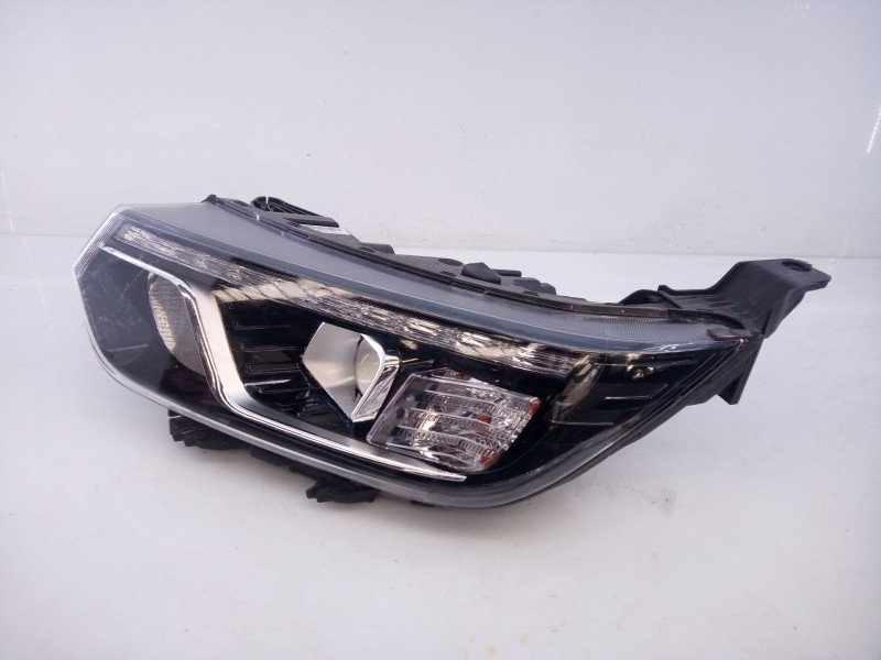 Recambio de faro izquierdo para ssangyong tivoli 1500 tgdi 135 cv / 99 kw referencia OEM IAM   