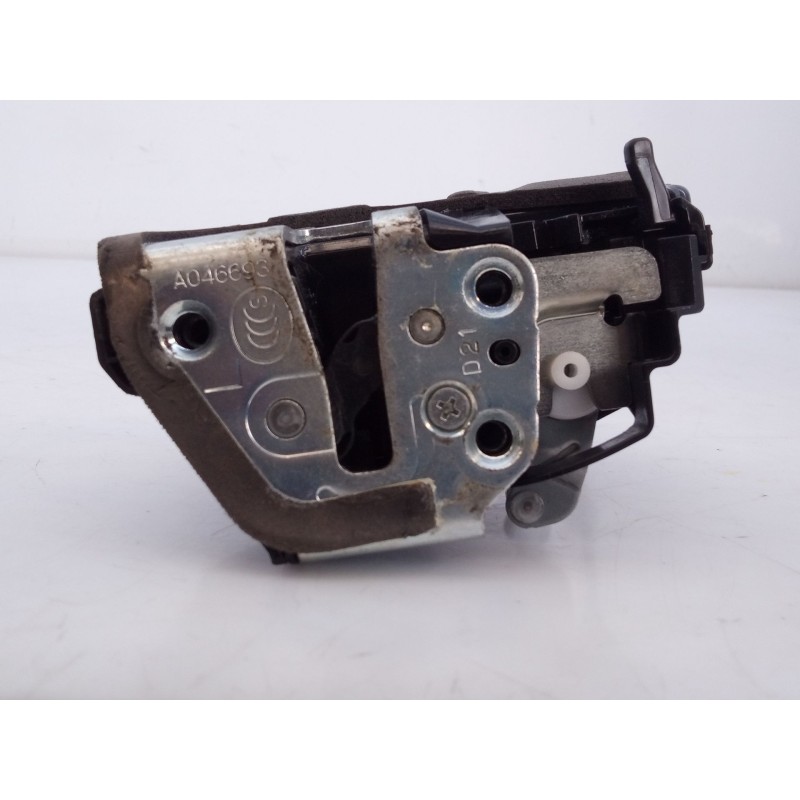 Recambio de cerradura puerta trasera izquierda para toyota rav 4 advance referencia OEM IAM A046693  
