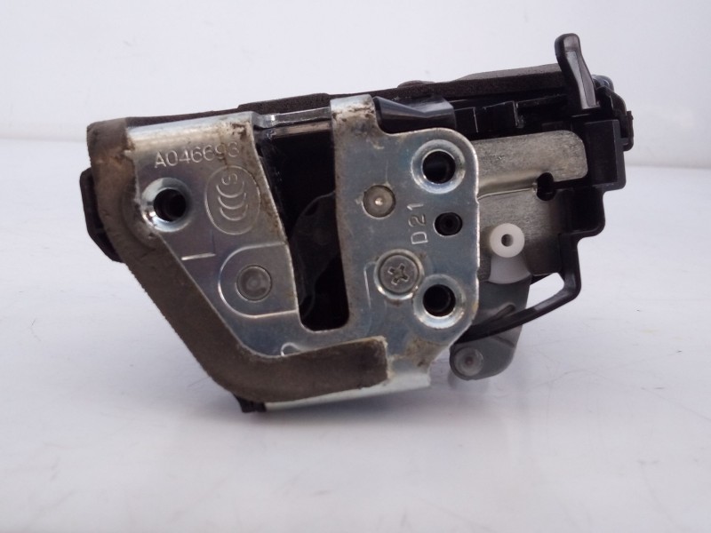 Recambio de cerradura puerta trasera izquierda para toyota rav 4 advance referencia OEM IAM A046693  