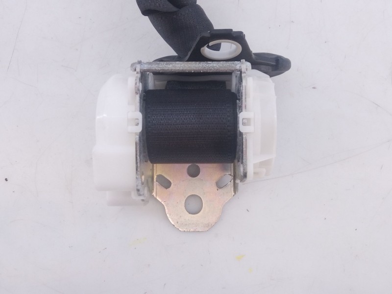 Recambio de cinturon seguridad trasero izquierdo para toyota yaris (_p13_) 1.5 hybrid (nhp130_) referencia OEM IAM H073818  