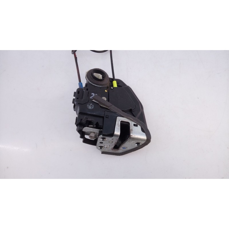 Recambio de cerradura puerta trasera derecha para toyota auris active referencia OEM IAM   