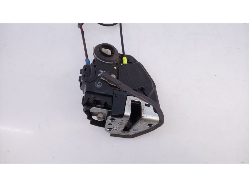 Recambio de cerradura puerta trasera derecha para toyota auris active referencia OEM IAM   