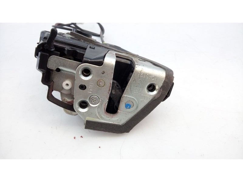 Recambio de cerradura puerta trasera derecha para toyota auris active referencia OEM IAM   