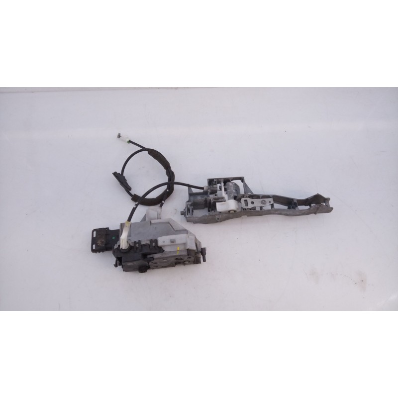 Recambio de cerradura puerta trasera izquierda para peugeot 5008 referencia OEM IAM 2030A1601J6  