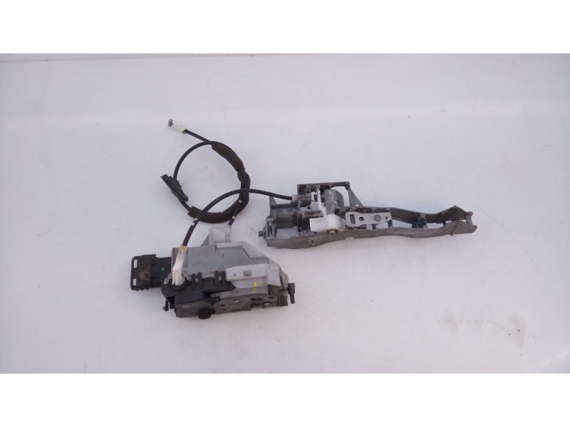 Recambio de cerradura puerta trasera izquierda para peugeot 5008 referencia OEM IAM 2030A1601J6  