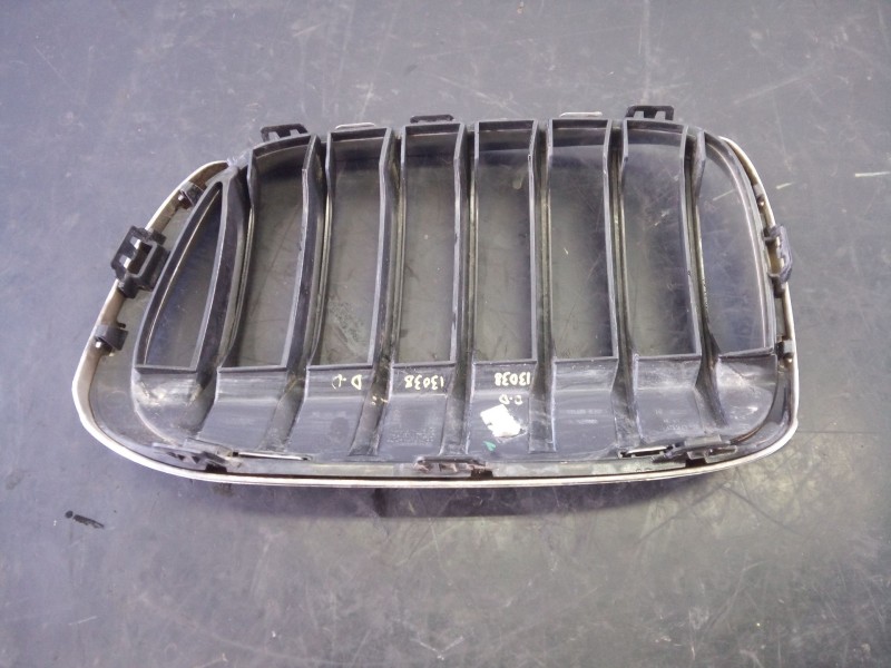 Recambio de rejilla delantera para bmw serie x1 (f48) sdrive 18d referencia OEM IAM 7354824  P2-B2-23