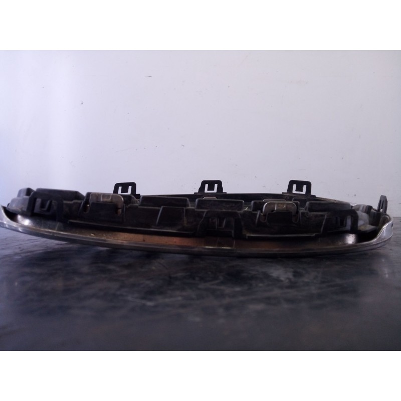 Recambio de rejilla delantera para bmw serie x1 (f48) sdrive 18d referencia OEM IAM 7354824  P2-B2-23