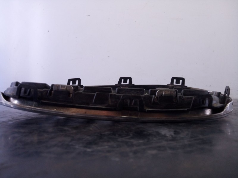 Recambio de rejilla delantera para bmw serie x1 (f48) sdrive 18d referencia OEM IAM 7354824  P2-B2-23