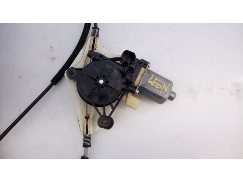 Recambio de elevalunas delantero izquierdo para seat leon style 1200 tsi referencia OEM IAM 0130822716  