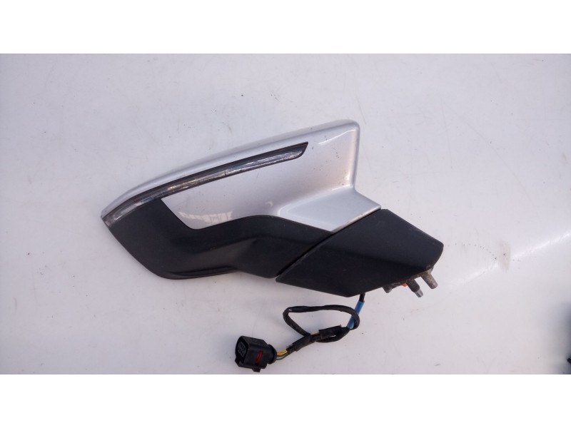 Recambio de retrovisor derecho electrico para seat leon style 1200 tsi referencia OEM IAM   