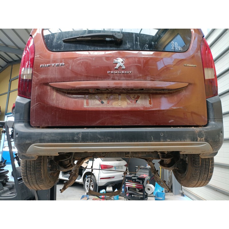 Recambio de paragolpes trasero para peugeot rifter 1.5 bluehdi 130 referencia OEM IAM   