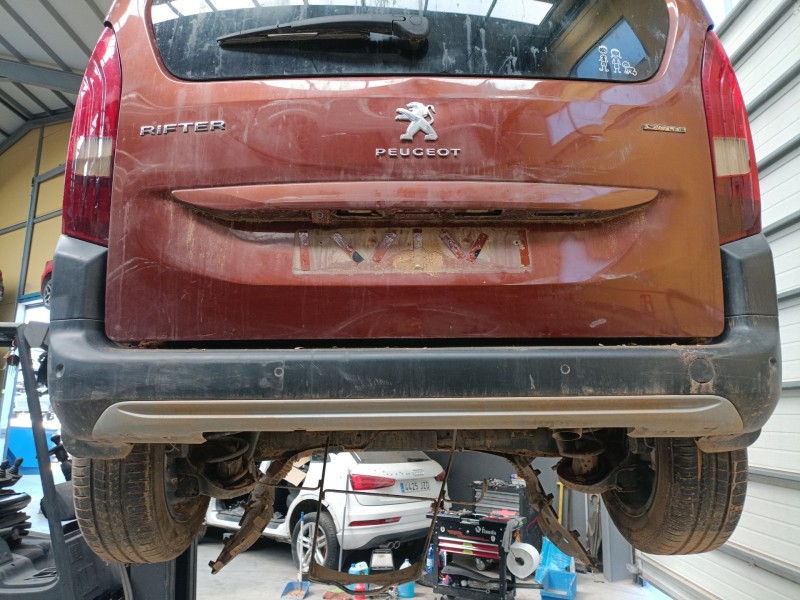 Recambio de paragolpes trasero para peugeot rifter 1.5 bluehdi 130 referencia OEM IAM   