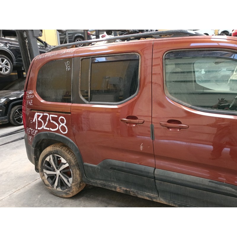Recambio de puerta lateral corredera derecha para peugeot rifter 1.5 bluehdi 130 referencia OEM IAM   