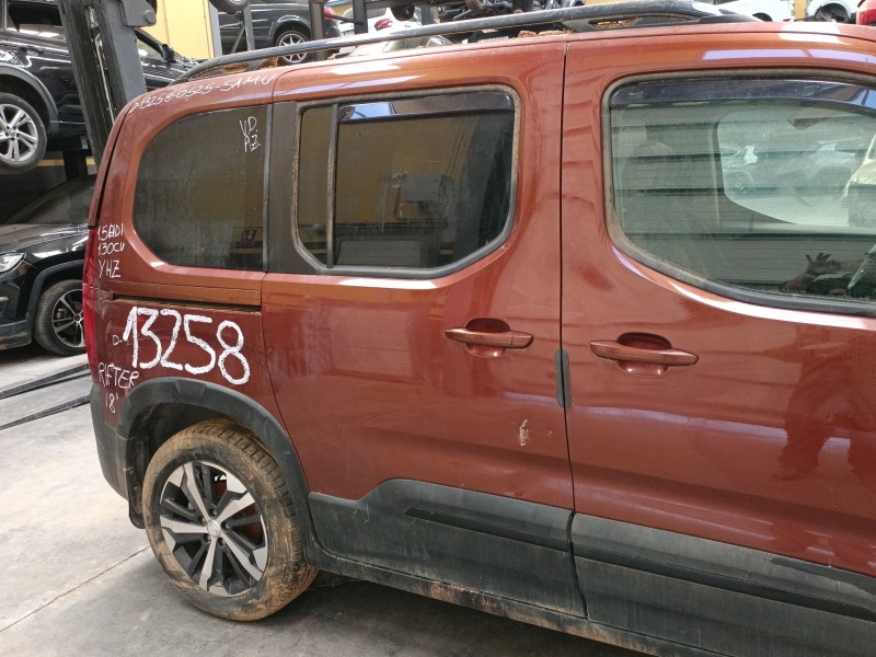 Recambio de puerta lateral corredera derecha para peugeot rifter 1.5 bluehdi 130 referencia OEM IAM   