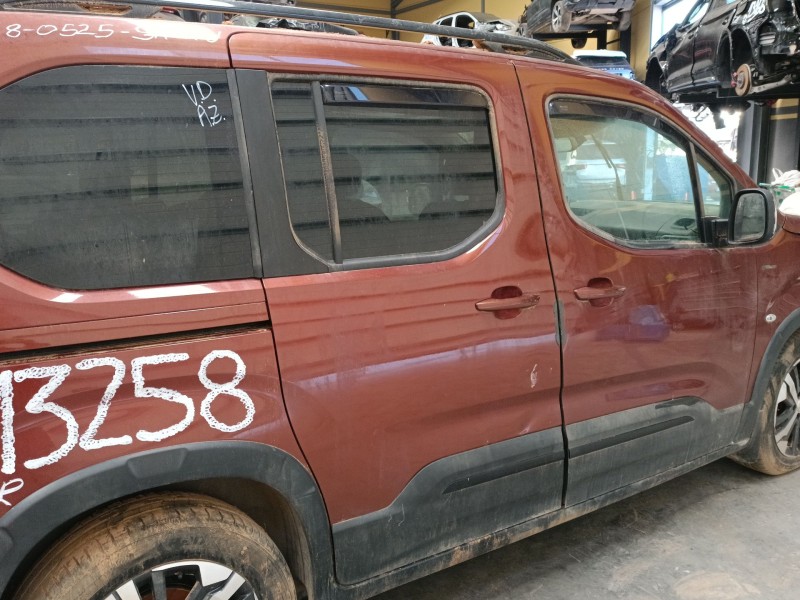 Recambio de puerta lateral corredera derecha para peugeot rifter 1.5 bluehdi 130 referencia OEM IAM   