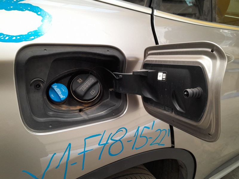 Recambio de tapa exterior combustible para bmw x1 (f48) sdrive 18 d referencia OEM IAM   