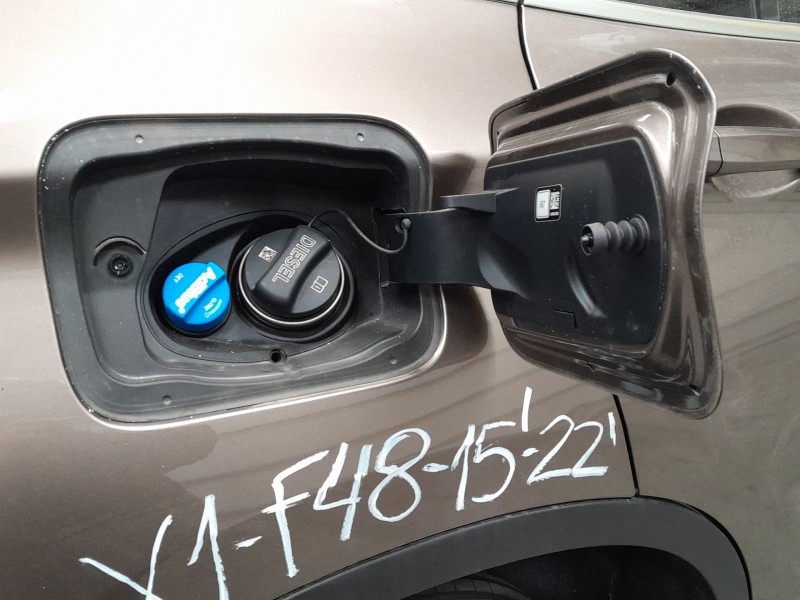 Recambio de tapa exterior combustible para bmw x1 (f48) sdrive 18 d referencia OEM IAM   