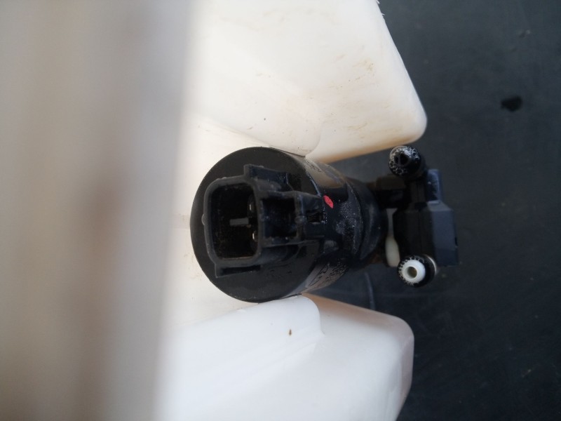 Recambio de deposito limpia para toyota c-hr hybrid dynamic referencia OEM IAM 85310F4040  