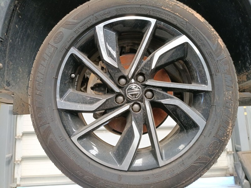 Recambio de juego llantas para mg mg zs suv 1.0 t-gdi referencia OEM IAM 215/55/17  