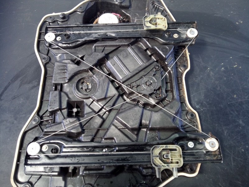 Recambio de elevalunas delantero derecho para ineos grenadier todo terreno, cerrada 3.0 ttd 4x4 (gec) referencia OEM IAM CM09412