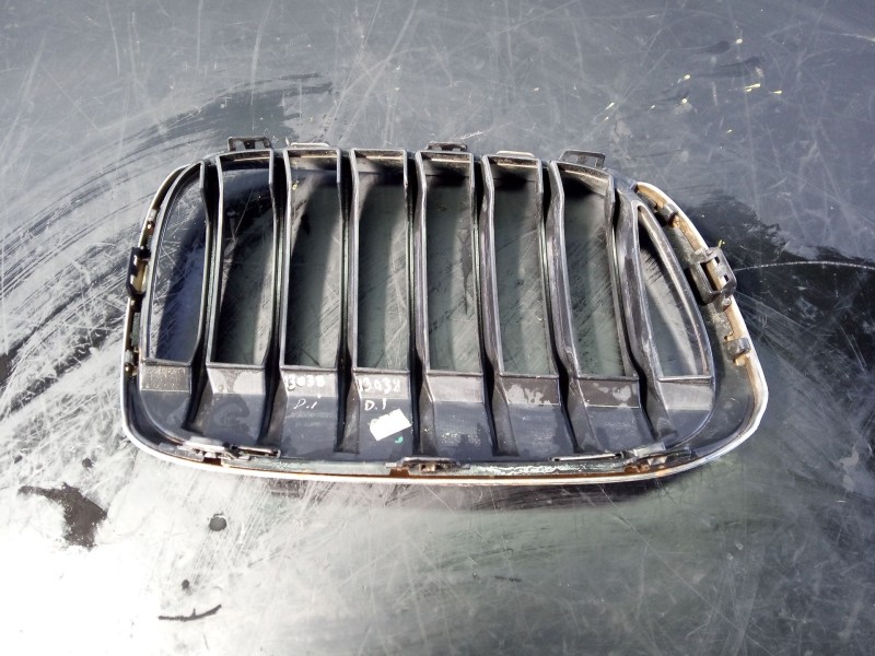 Recambio de rejilla paragolpes izquierda para bmw serie x1 (f48) sdrive 18d referencia OEM IAM 7354823  