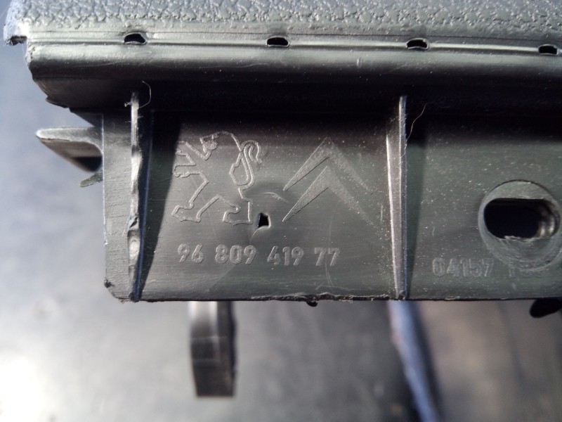 Recambio de guantera para peugeot partner tepee 1.6 bluehdi 100 referencia OEM IAM   