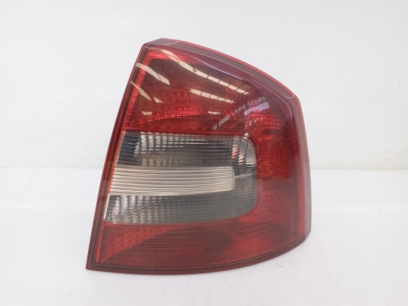 Recambio de piloto trasero derecho para skoda octavia berlina (1z3) trend referencia OEM IAM   
