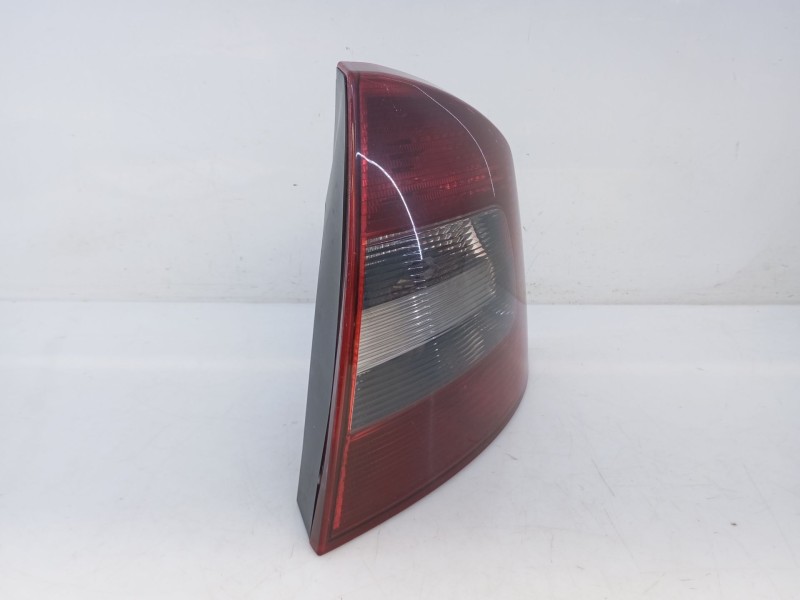 Recambio de piloto trasero derecho para skoda octavia berlina (1z3) trend referencia OEM IAM   