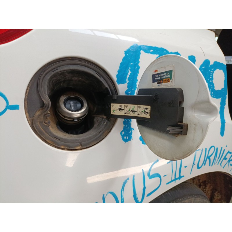 Recambio de tapa exterior combustible para ford focus iii turnier 1.5 tdci referencia OEM IAM   