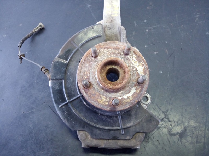 Recambio de mangueta delantera izquierda para jeep gr. cherokee (wh) 3.0 crd limited referencia OEM IAM   