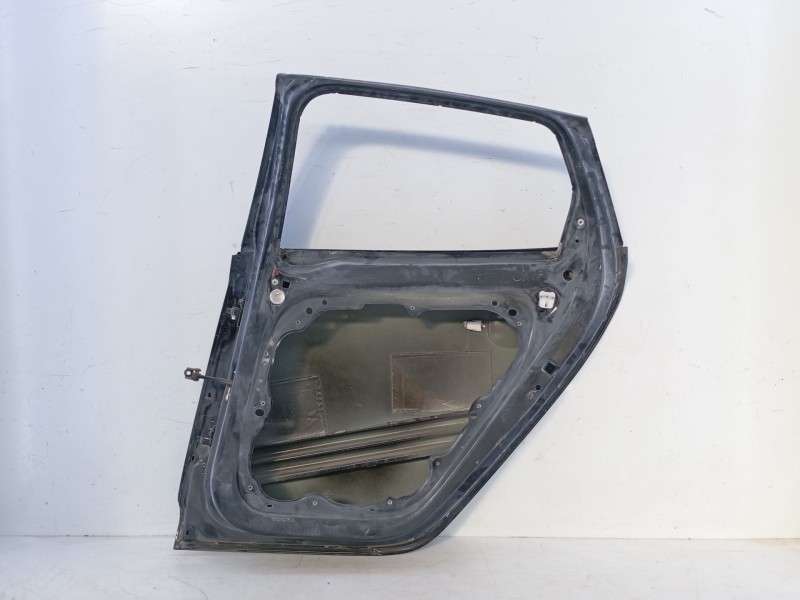 Recambio de puerta trasera derecha para volvo v40 momentum referencia OEM IAM   