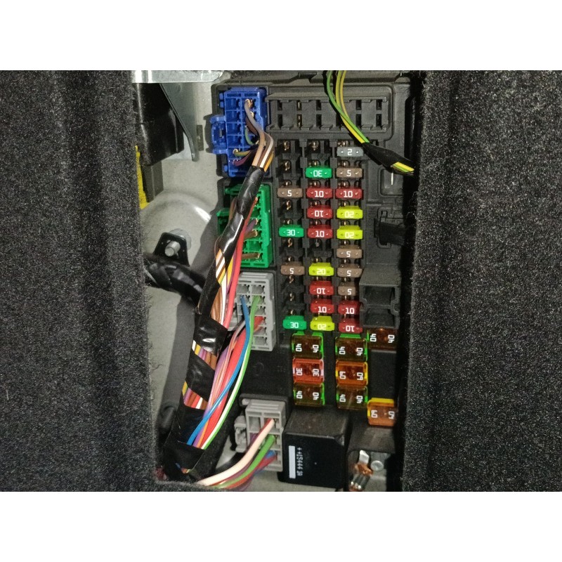 Recambio de caja reles / fusibles para jaguar xj (x351) 3.0 sdv6 referencia OEM IAM   