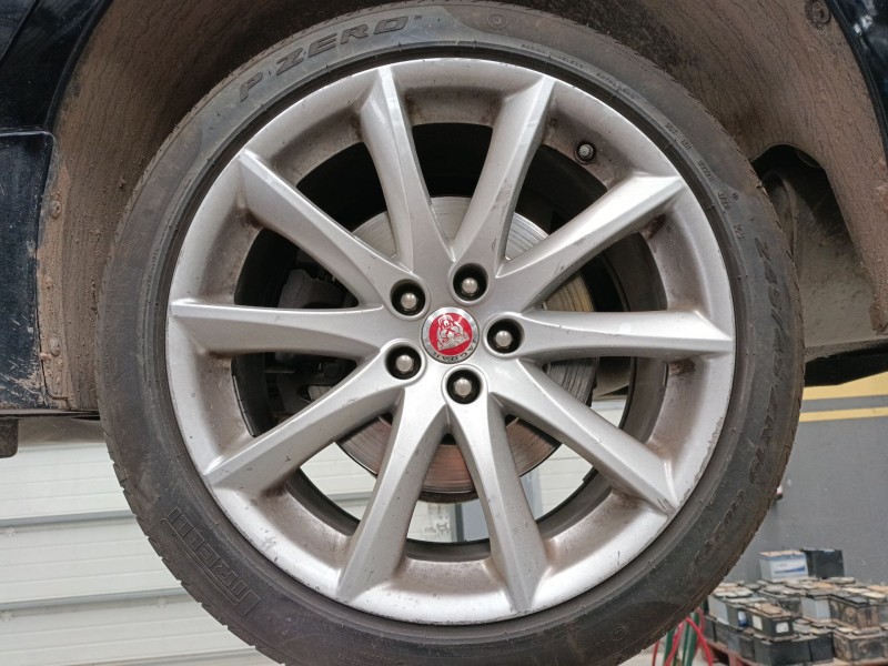 Recambio de llanta para jaguar xj (x351) 3.0 sdv6 referencia OEM IAM 245/45/19  