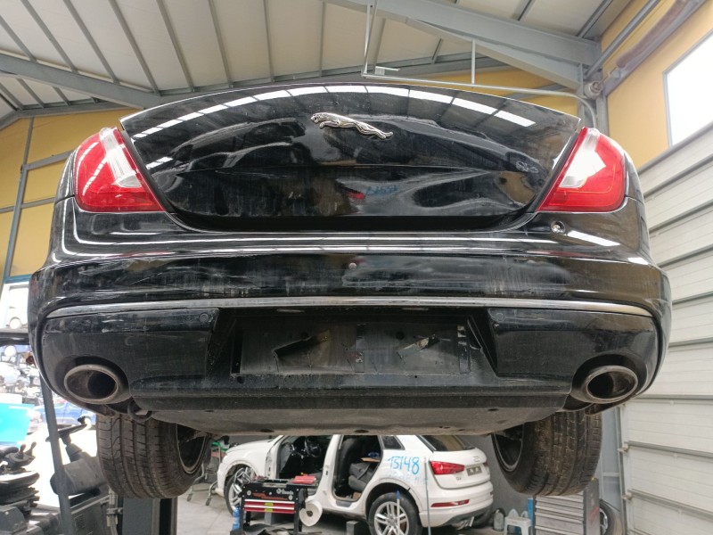 Recambio de paragolpes trasero para jaguar xj (x351) 3.0 sdv6 referencia OEM IAM   
