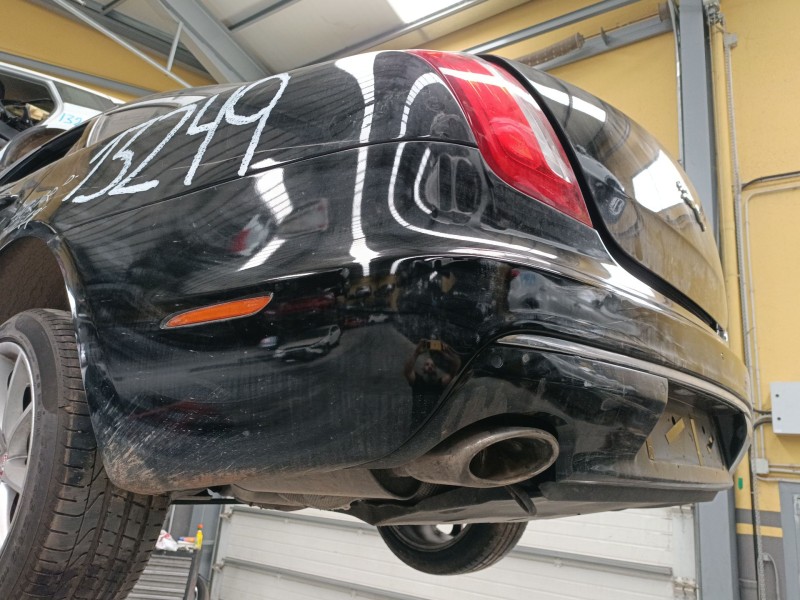 Recambio de paragolpes trasero para jaguar xj (x351) 3.0 sdv6 referencia OEM IAM   