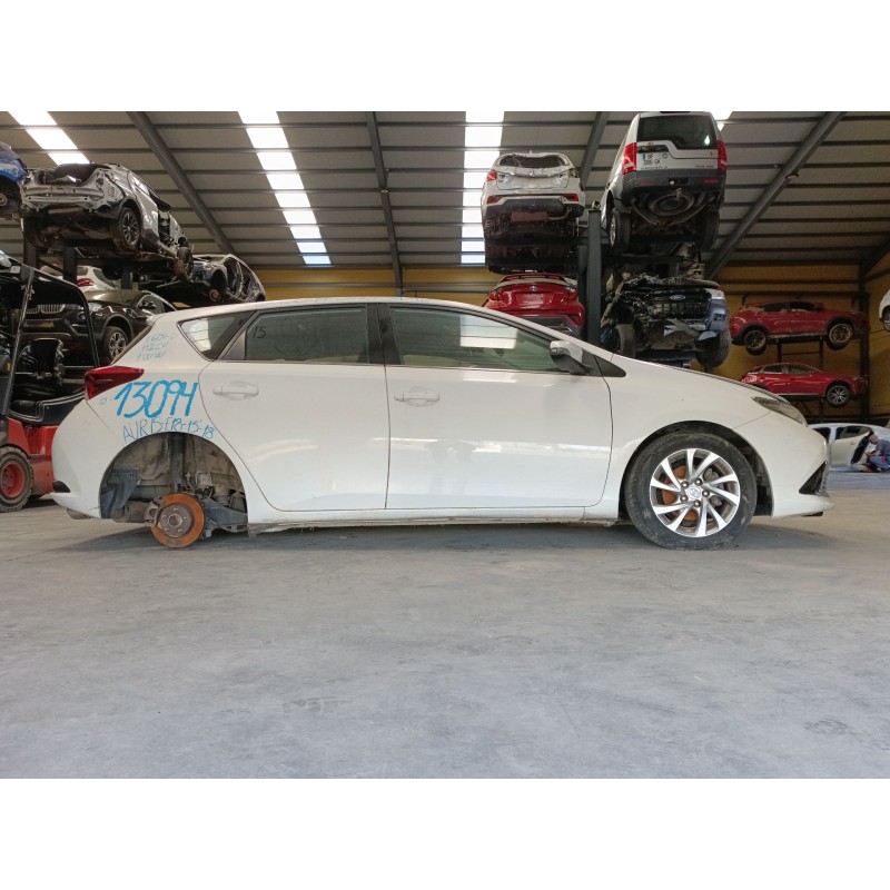 toyota auris (_e18_) del año 2016