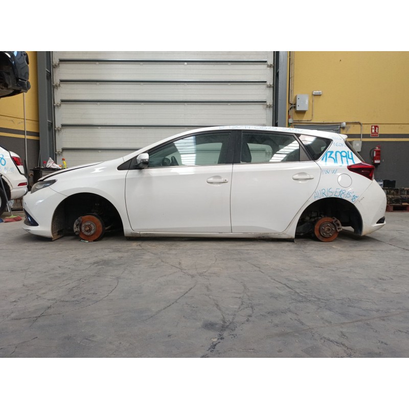 toyota auris (_e18_) del año 2016