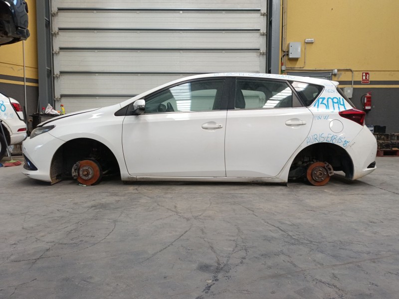 toyota auris (_e18_) del año 2016